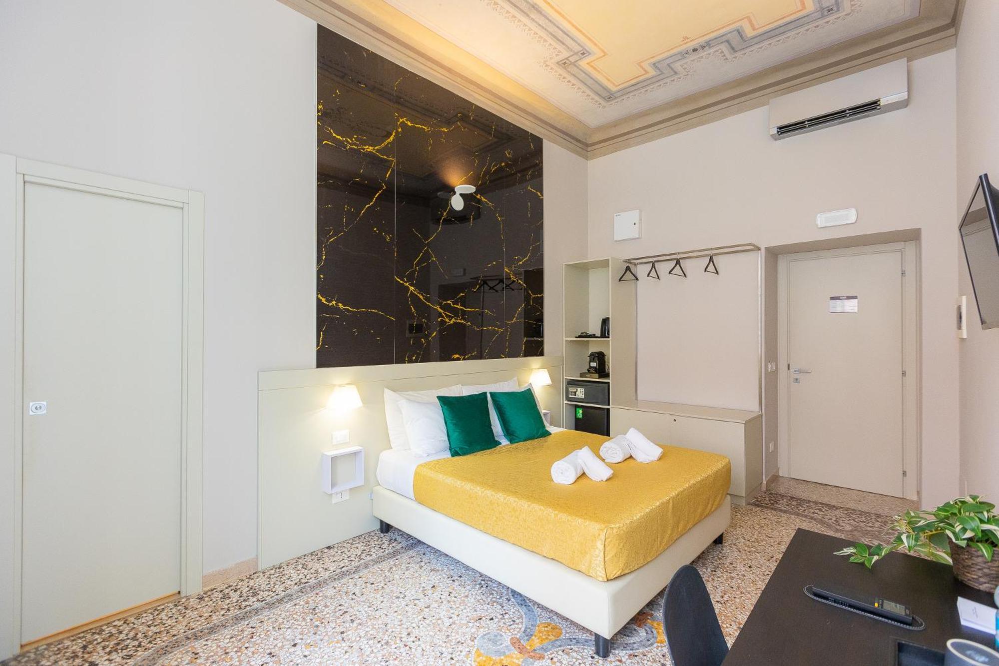 Iron Cityaus Termini Roma Exterior foto